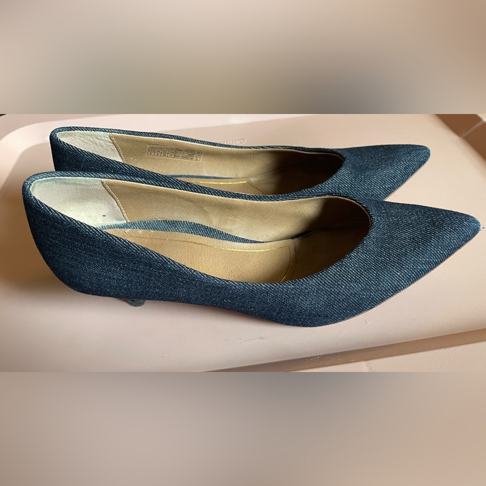 Vionic Blue Denim Pumps Kitten Heels Women’s Size 8 Comfort Shoes Slip On